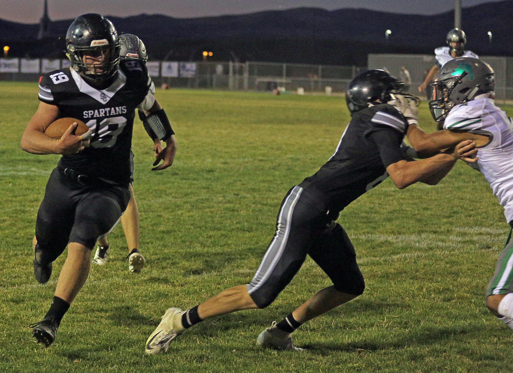 090619-elk-gallery-fallon-spring-creek-football-22.jpg